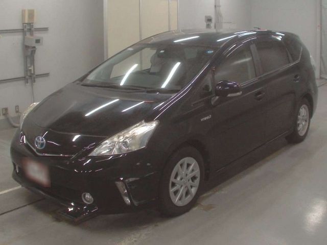 30451 Toyota Prius alpha ZVW41W 2014 г. (CAA Tokyo)